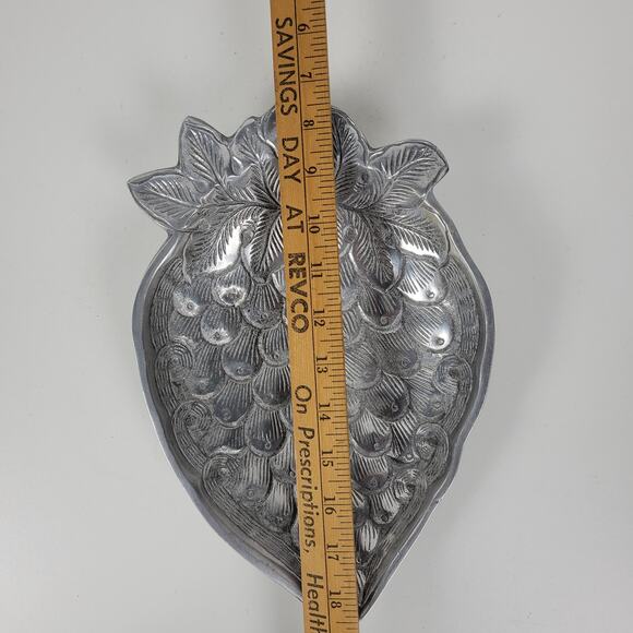 Vintage Strawberry Pewter Plate Mid-Century Modern Kitchen Decor Hammered - Picture 6 of 13